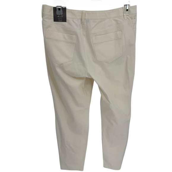 Chicos Womans So Slimming Ankle Pants Size 2.5 (US 14) Off White Slim Leg NWT - Picture 2 of 12